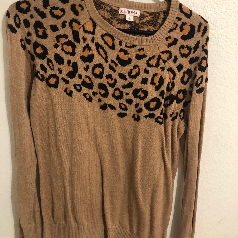 Medium cheetah print sweater like new hardly worn
